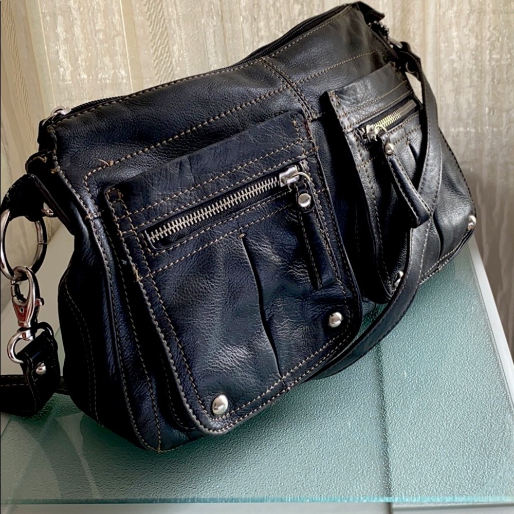 Naturalizer Women’s  genuine leather bag.